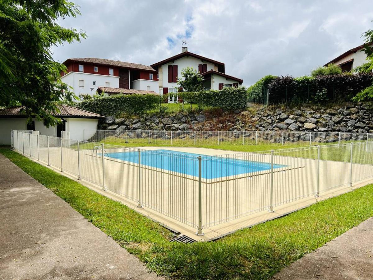 Appartement F2 A Cambo-Les-Bains Avec Piscine, Proche Thermes, Terrasse Et Parking - Fr-1-495-36 Bagian luar foto